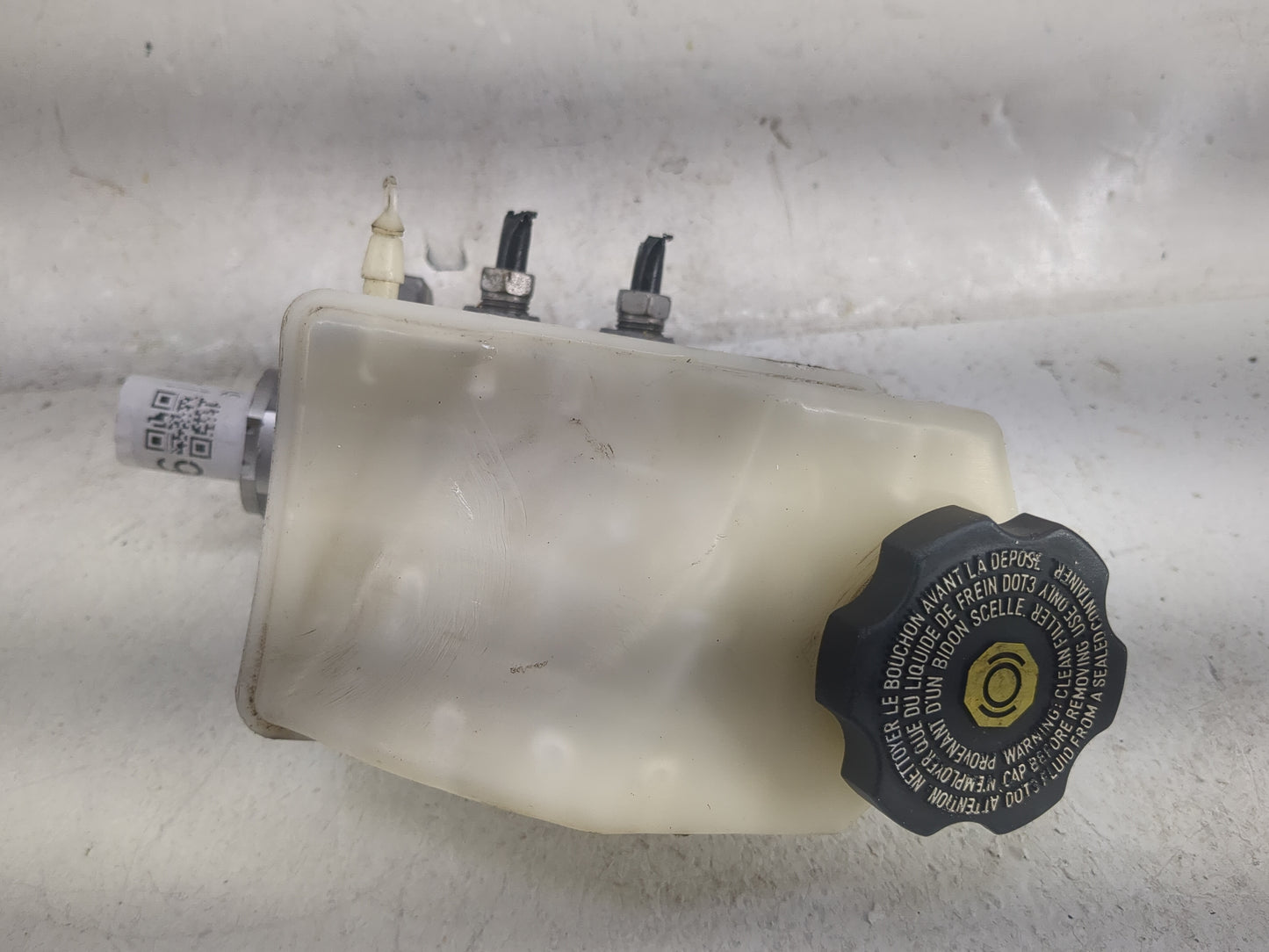 2016-2020 Chevrolet Camaro Brake Master Cylinder 1498116 - Oemusedautoparts1.com