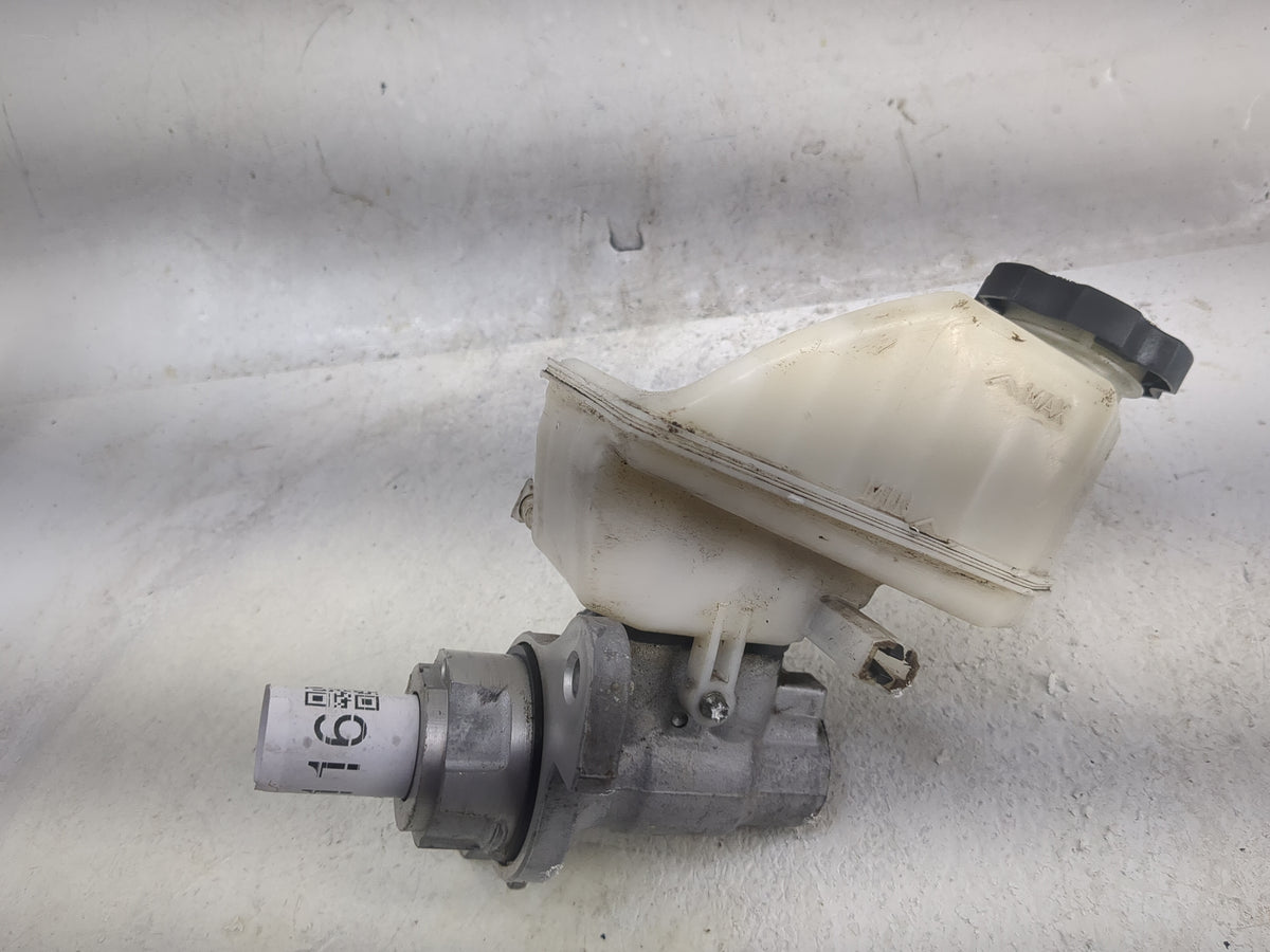 2016-2020 Chevrolet Camaro Brake Master Cylinder 1498116 - Oemusedautoparts1.com