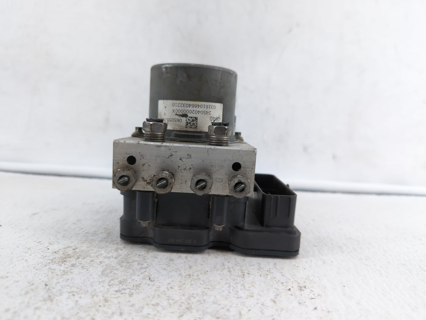 2016 Chevrolet Camaro ABS Pump Control Module Replacement P/N:23414640 Fits OEM Used Auto Parts - Oemusedautoparts1.com