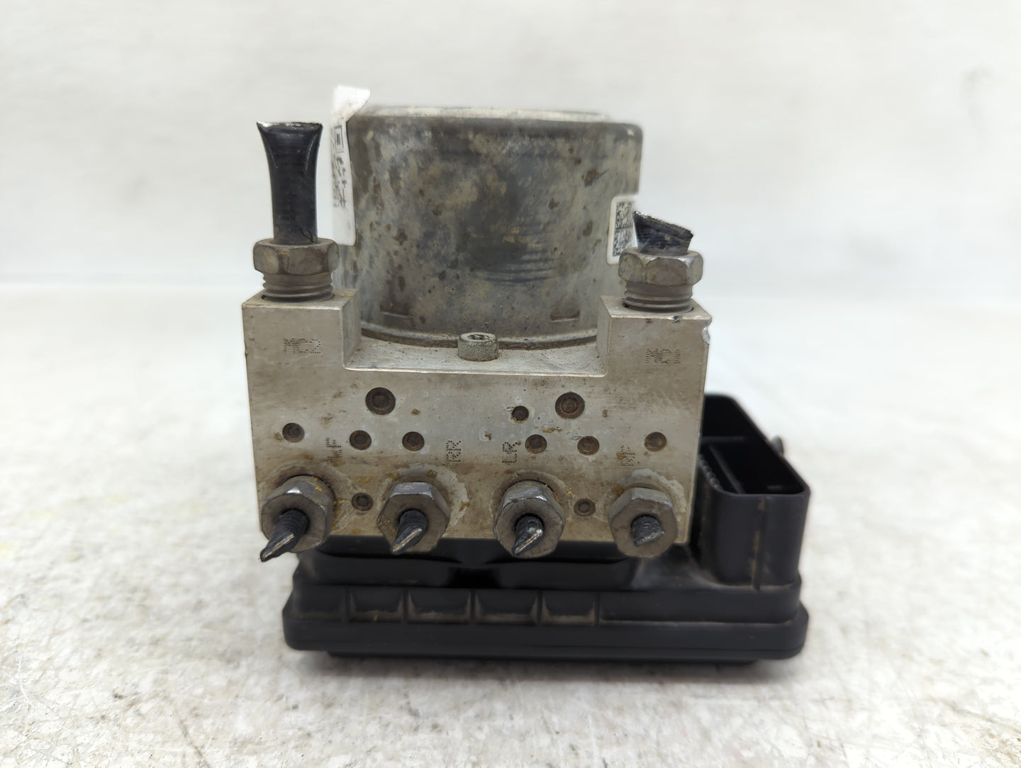 2016 Chevrolet Colorado ABS Pump Control Module Replacement P/N:23374048 Fits OEM Used Auto Parts - Oemusedautoparts1.com