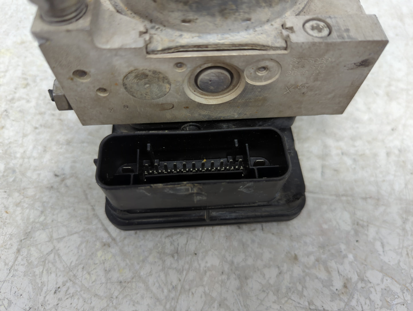 2016 Chevrolet Colorado ABS Pump Control Module Replacement P/N:23374048 Fits OEM Used Auto Parts - Oemusedautoparts1.com