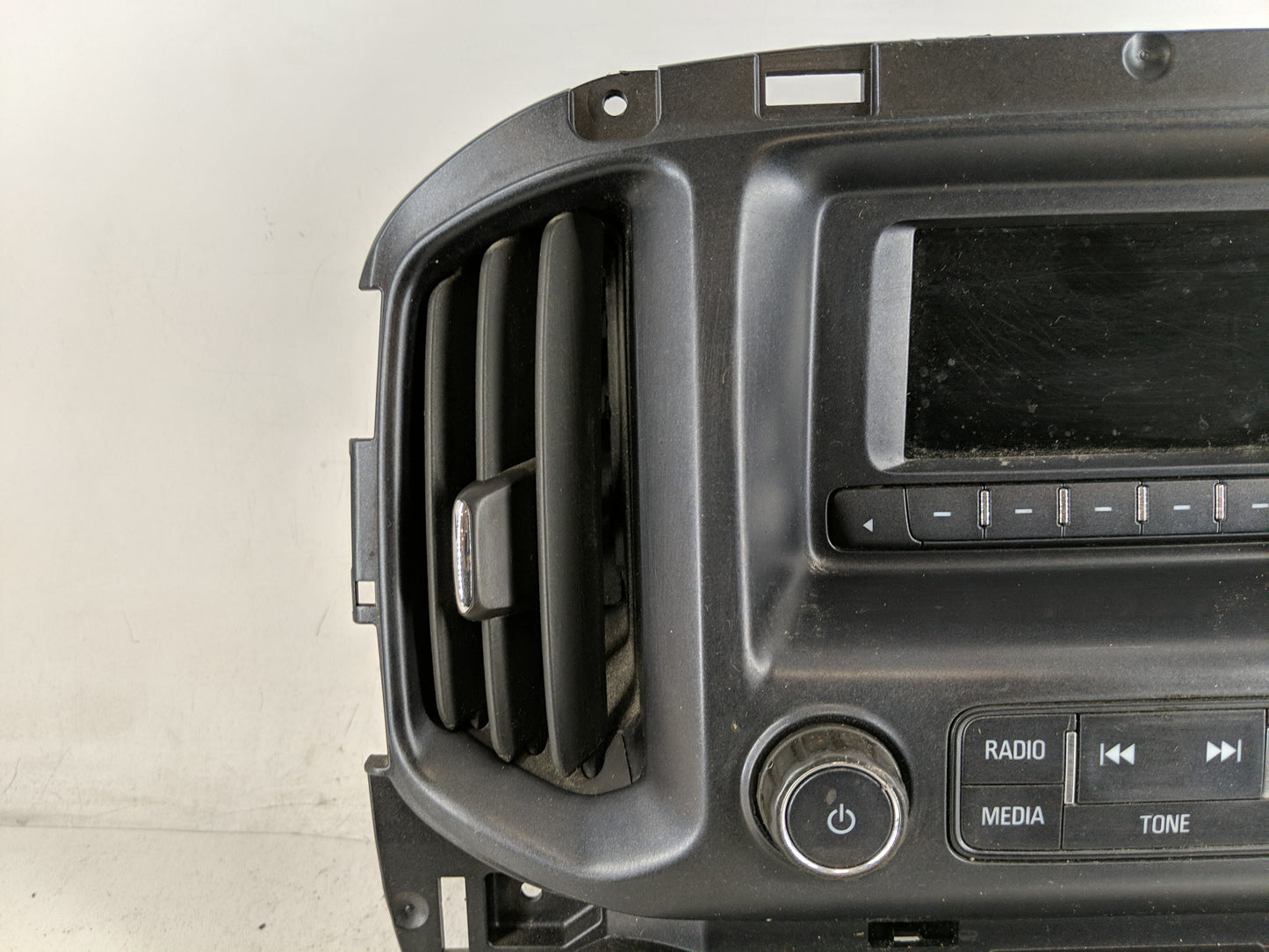 2015-2016 Chevrolet Colorado Radio AM FM Cd Player Receiver Replacement P/N:23217988 Fits Fits 2015 2016 OEM Used Auto Parts