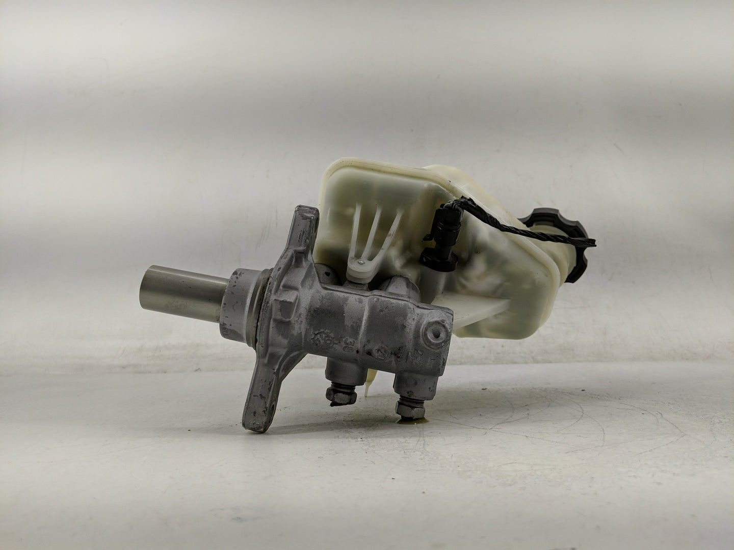 2015-2022 Chevrolet Colorado Brake Master Cylinder - Oemusedautoparts1.com