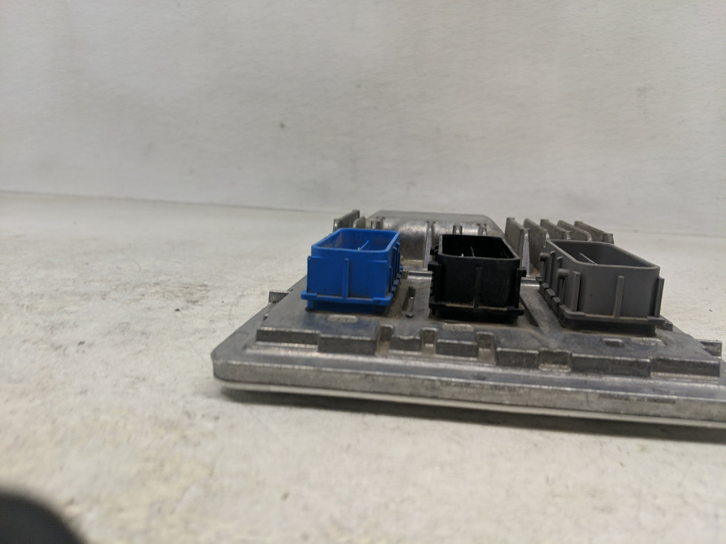 2015-2016 Chevrolet Colorado PCM Engine Control Computer ECU ECM PCU OEM P/N:811839393 12673585 Fits Fits 2015 2016 OEM Used