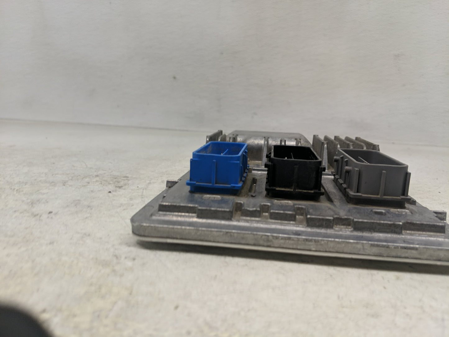 2015-2016 Chevrolet Colorado PCM Engine Control Computer ECU ECM PCU OEM P/N:811839393 12673585 Fits Fits 2015 2016 OEM Used