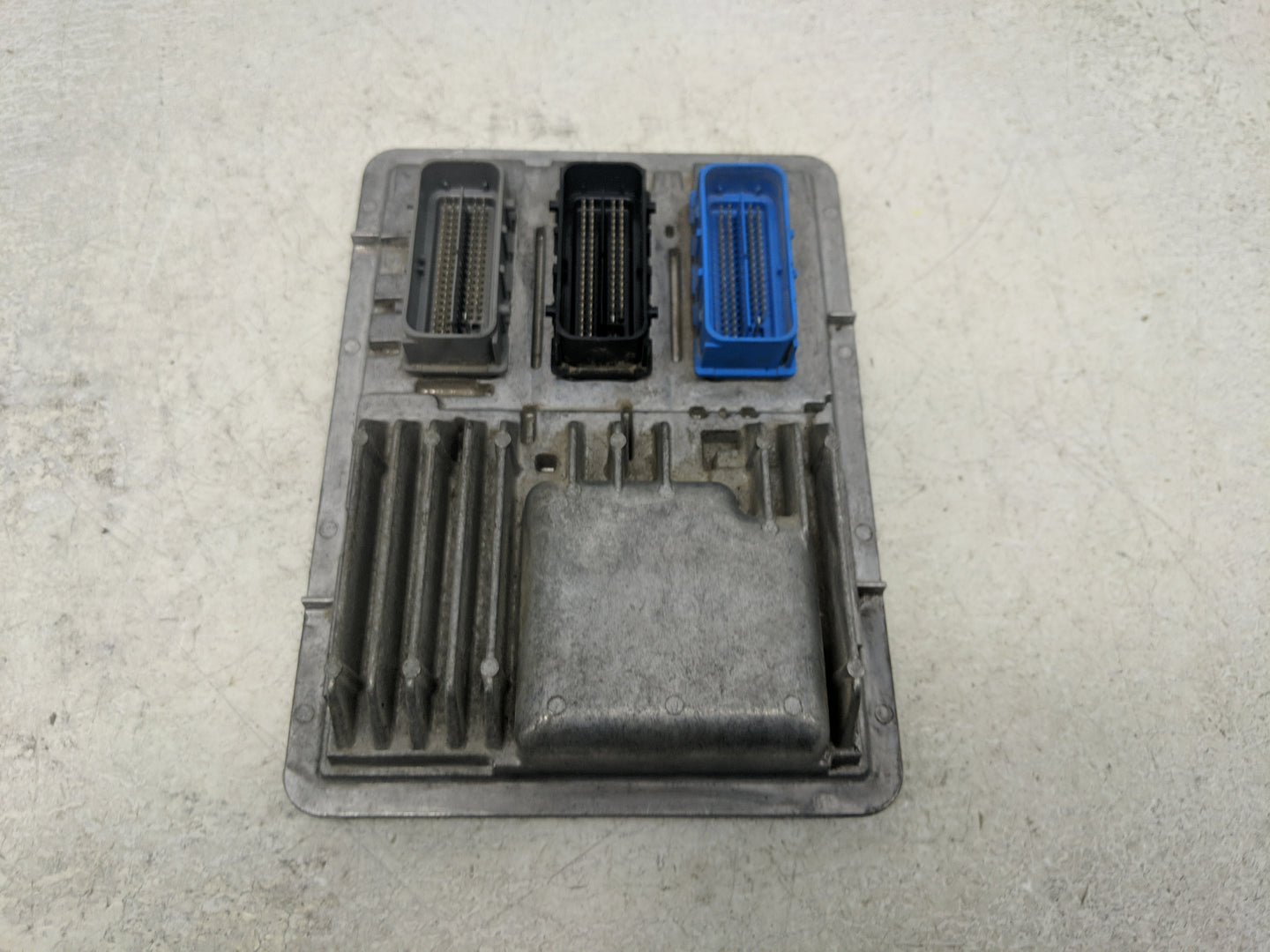 2015-2016 Chevrolet Colorado PCM Engine Control Computer ECU ECM PCU OEM P/N:811839393 12673585 Fits Fits 2015 2016 OEM Used