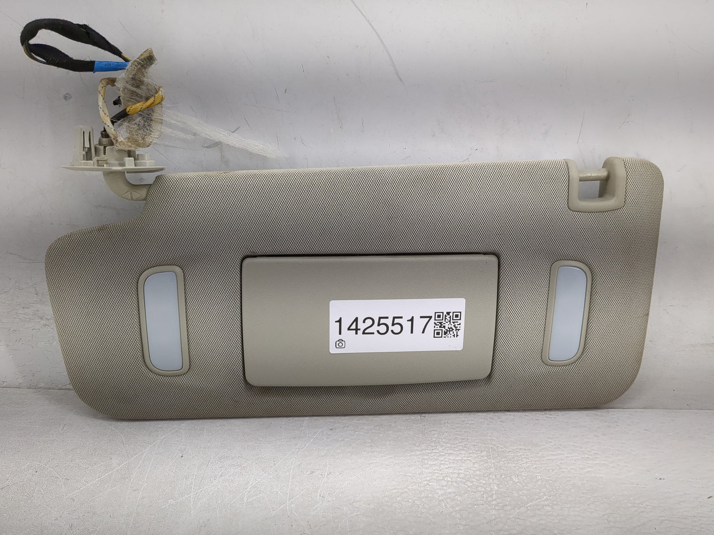 2015-2016 Chevrolet Colorado Sun Visor Shade Replacement Driver Left Mirror Fits Fits 2015 2016 OEM Used Auto Parts - Oemuse