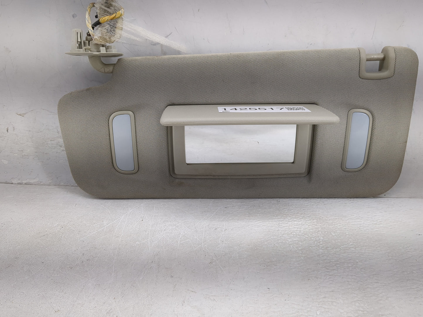 2015-2016 Chevrolet Colorado Sun Visor Shade Replacement Driver Left Mirror Fits Fits 2015 2016 OEM Used Auto Parts - Oemuse