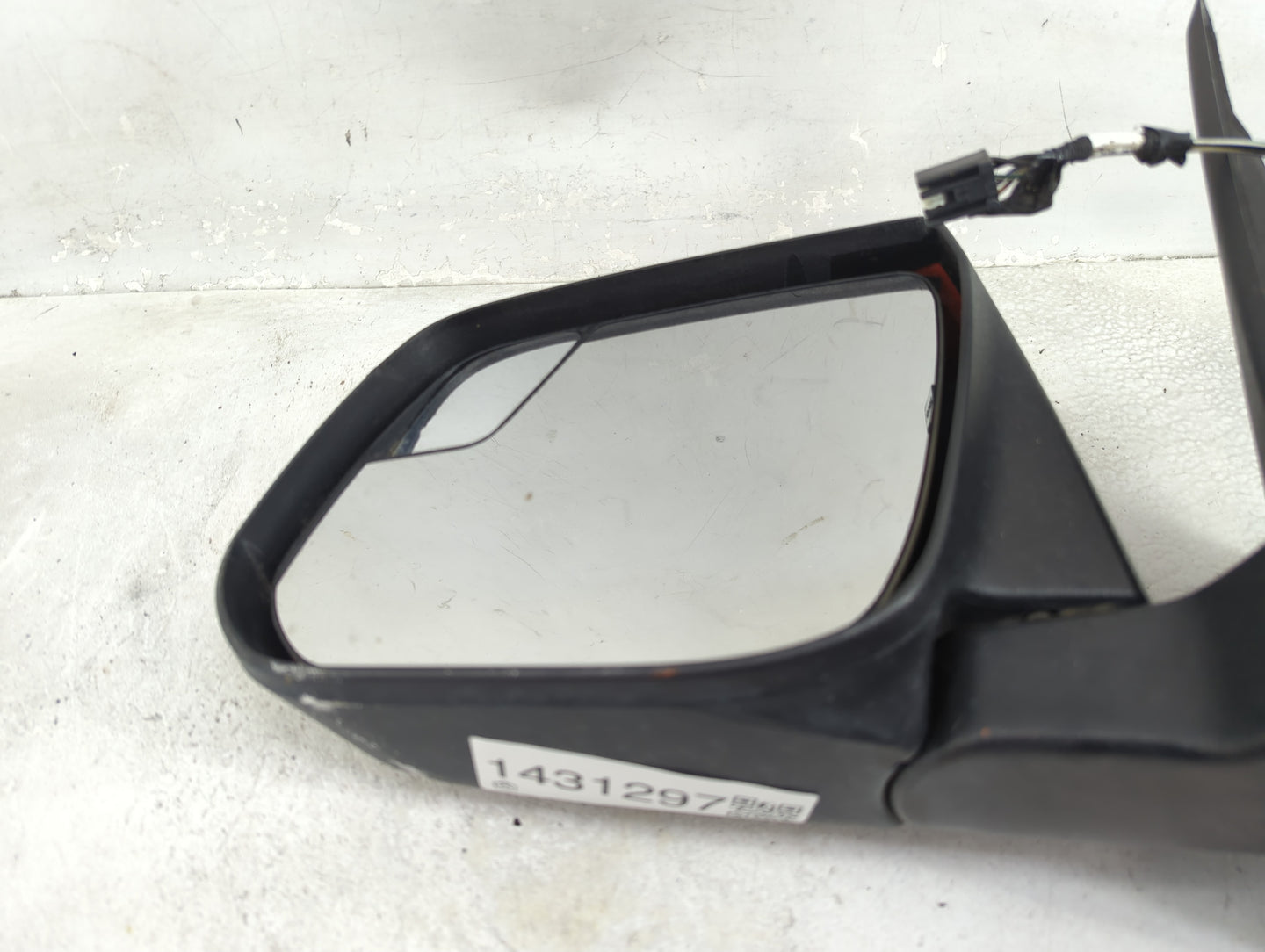 2016 Chevrolet Colorado Driver Side View Mirror - Left Door Mirror OEM Used - Oemusedautoparts1.com