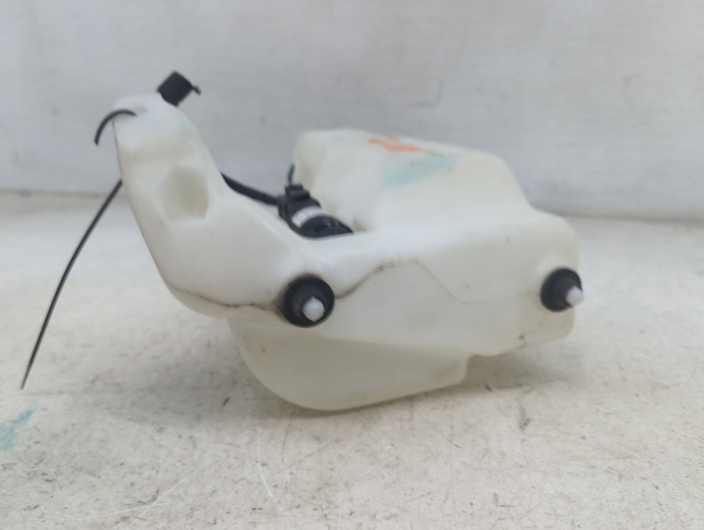 2015 Chevrolet Colorado Windshield Washer Fluid Reservoir Bottle Oem - Oemusedautoparts1.com