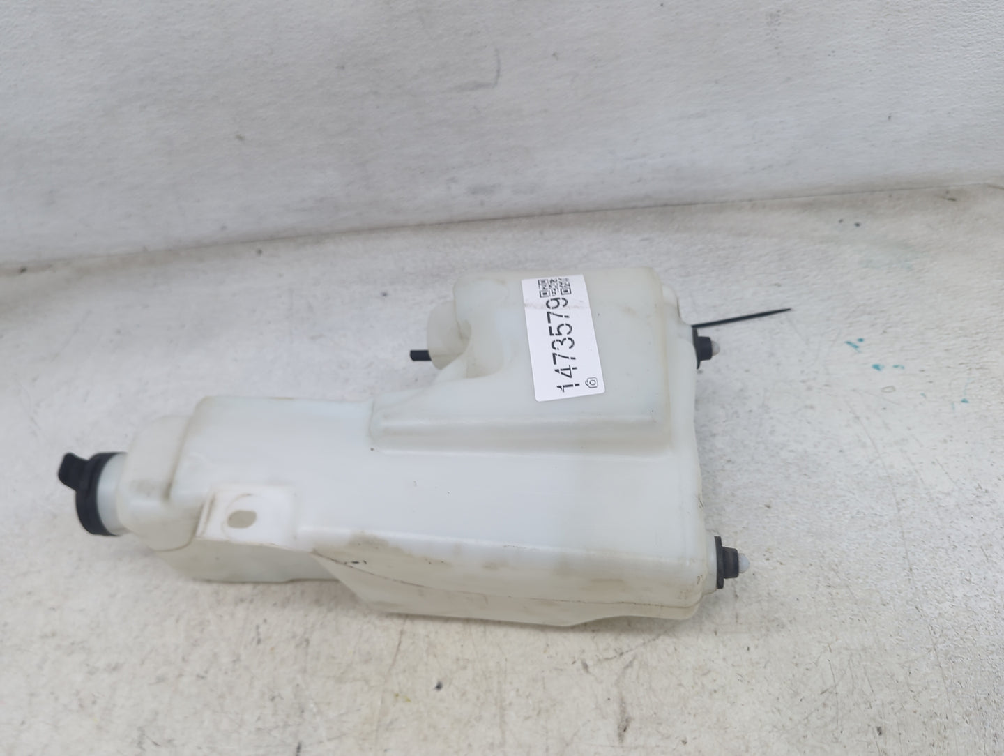 2015 Chevrolet Colorado Windshield Washer Fluid Reservoir Bottle Oem - Oemusedautoparts1.com