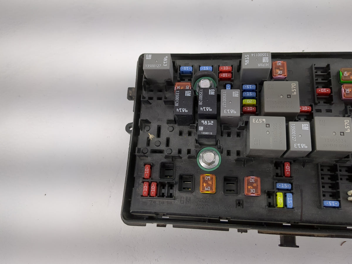 2015-2019 Chevrolet Colorado Fusebox Fuse Box Panel Relay Module P/N:812461952 Fits Fits 2015 2016 2017 2019 OEM Used Auto P
