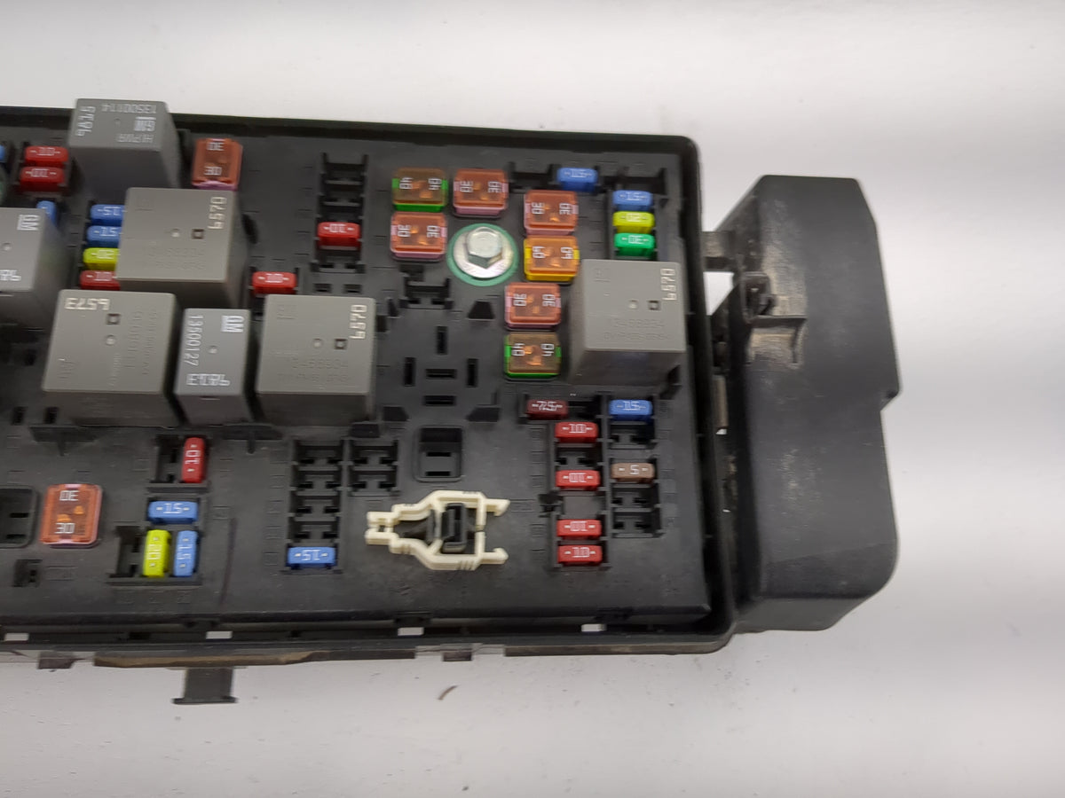 2015-2019 Chevrolet Colorado Fusebox Fuse Box Panel Relay Module P/N:812461952 Fits Fits 2015 2016 2017 2019 OEM Used Auto P