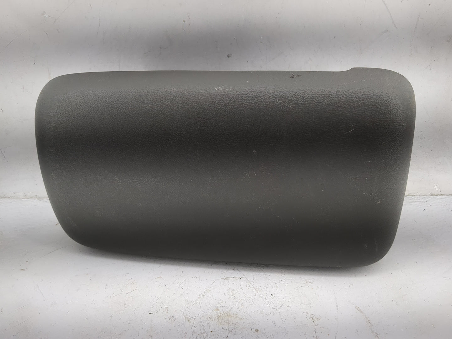 2016 Chevrolet Colorado Center Console Armrest Cover Lid P/N:67002713 Fits OEM Used Auto Parts - Oemusedautoparts1.com
