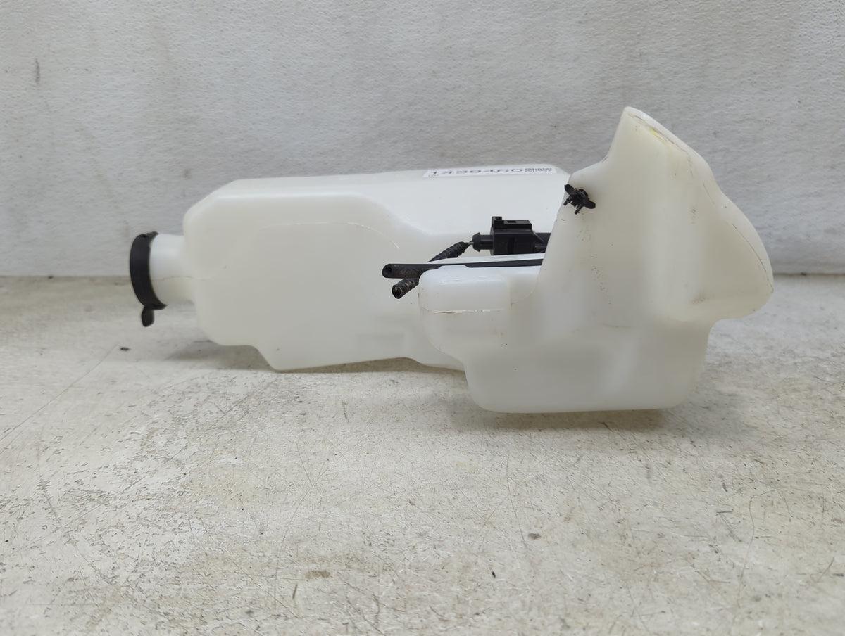 2015 Chevrolet Colorado Windshield Washer Fluid Reservoir Bottle Oem 1499460 - Oemusedautoparts1.com