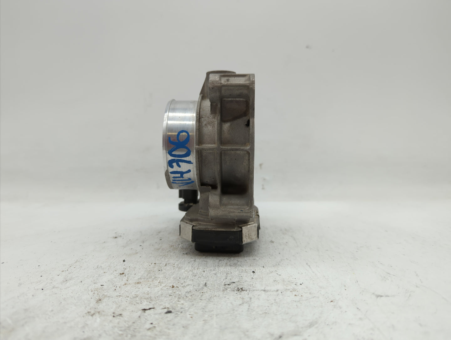 2016-2018 Chevrolet Colorado Throttle Body P/N:12670839AA 12627217DA Fits Fits 2016 2017 2018 2019 OEM Used Auto Parts - Oem