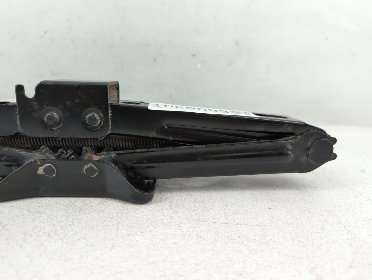 2016 Chevrolet Cruze Spare Scissor Car Jack 1069093 - Oemusedautoparts1.com