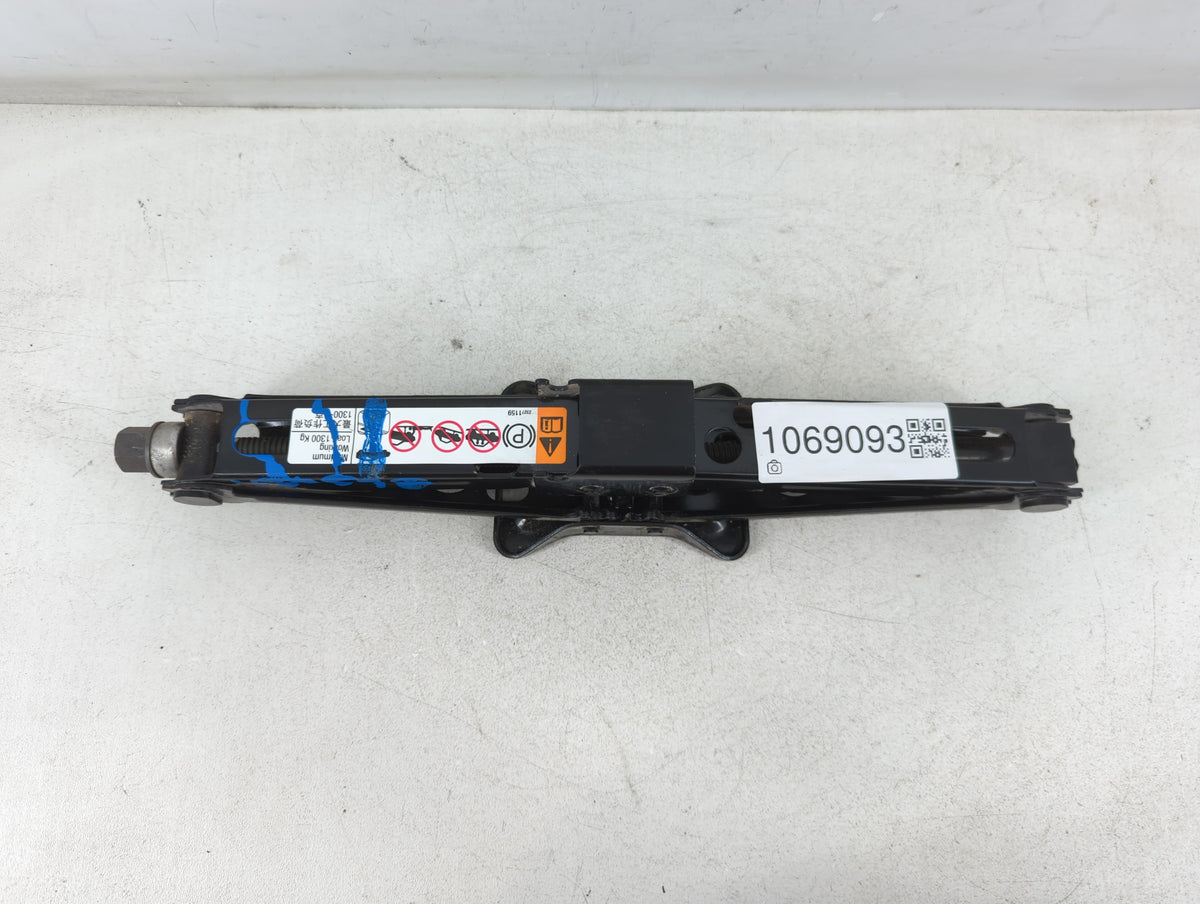 2016 Chevrolet Cruze Spare Scissor Car Jack 1069093 - Oemusedautoparts1.com