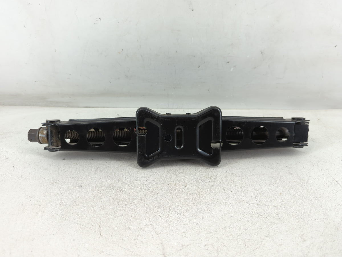 2016 Chevrolet Cruze Spare Scissor Car Jack 1069093 - Oemusedautoparts1.com