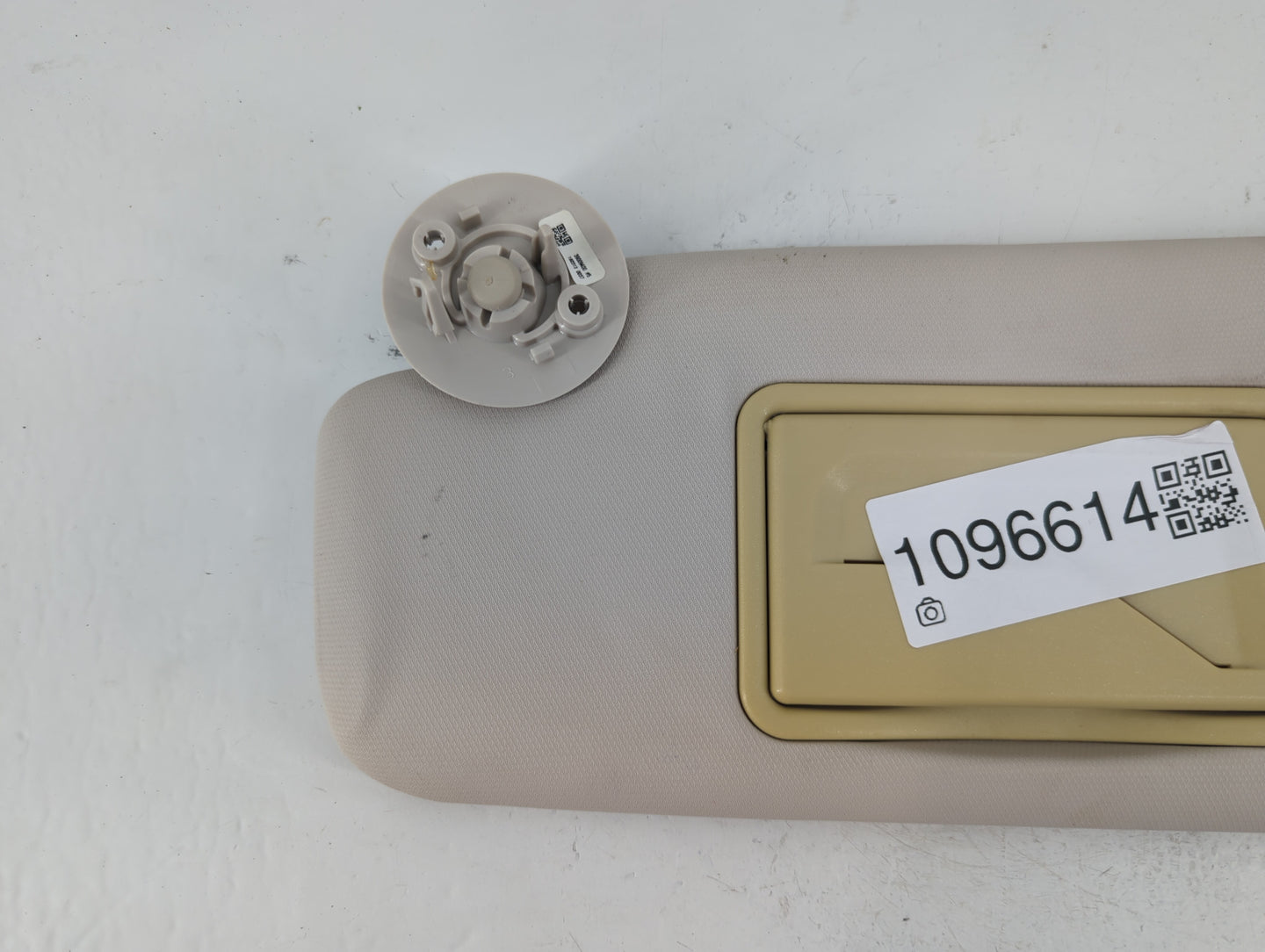 2016 Chevrolet Cruze Sun Visor Shade Replacement Passenger Right Mirror Fits OEM Used Auto Parts - Oemusedautoparts1.com