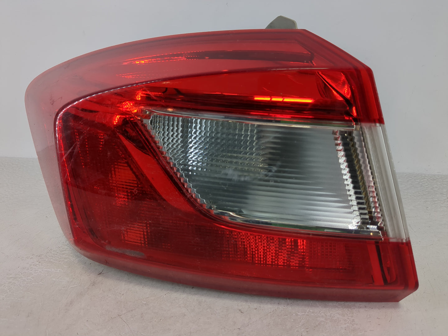 2011-2016 Chevrolet Cruze Tail Light Assembly Driver Left OEM P/N:84078120 Fits Fits 2011 2012 2013 2014 2015 2016 OEM Used 