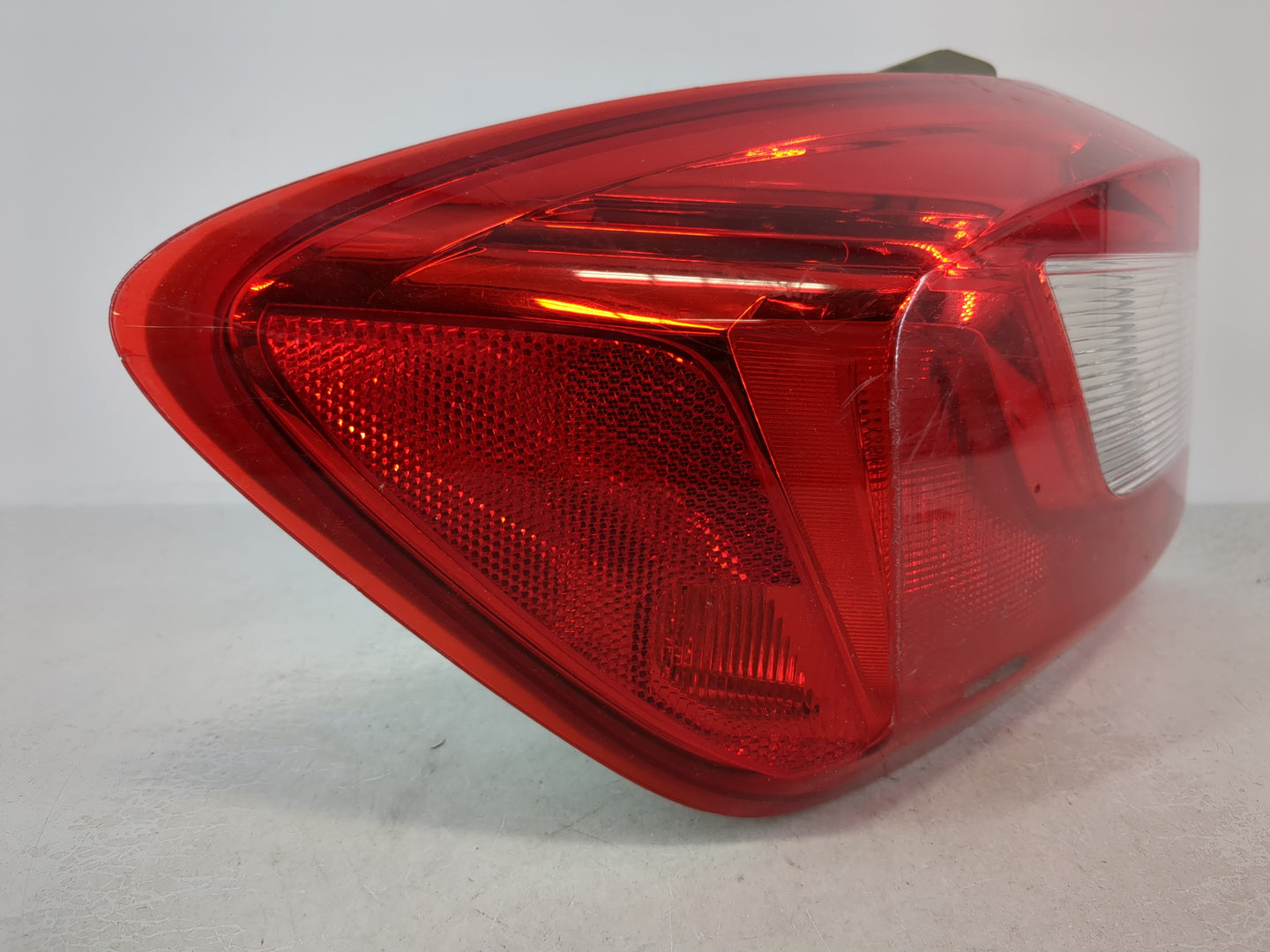 2011-2016 Chevrolet Cruze Tail Light Assembly Driver Left OEM P/N:84078120 Fits Fits 2011 2012 2013 2014 2015 2016 OEM Used 