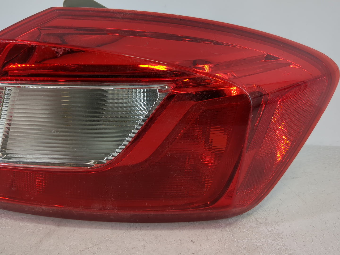 2016-2017 Chevrolet Cruze Tail Light Assembly Passenger Right OEM P/N:84078119 Fits Fits 2016 2017 OEM Used Auto Parts - Oem