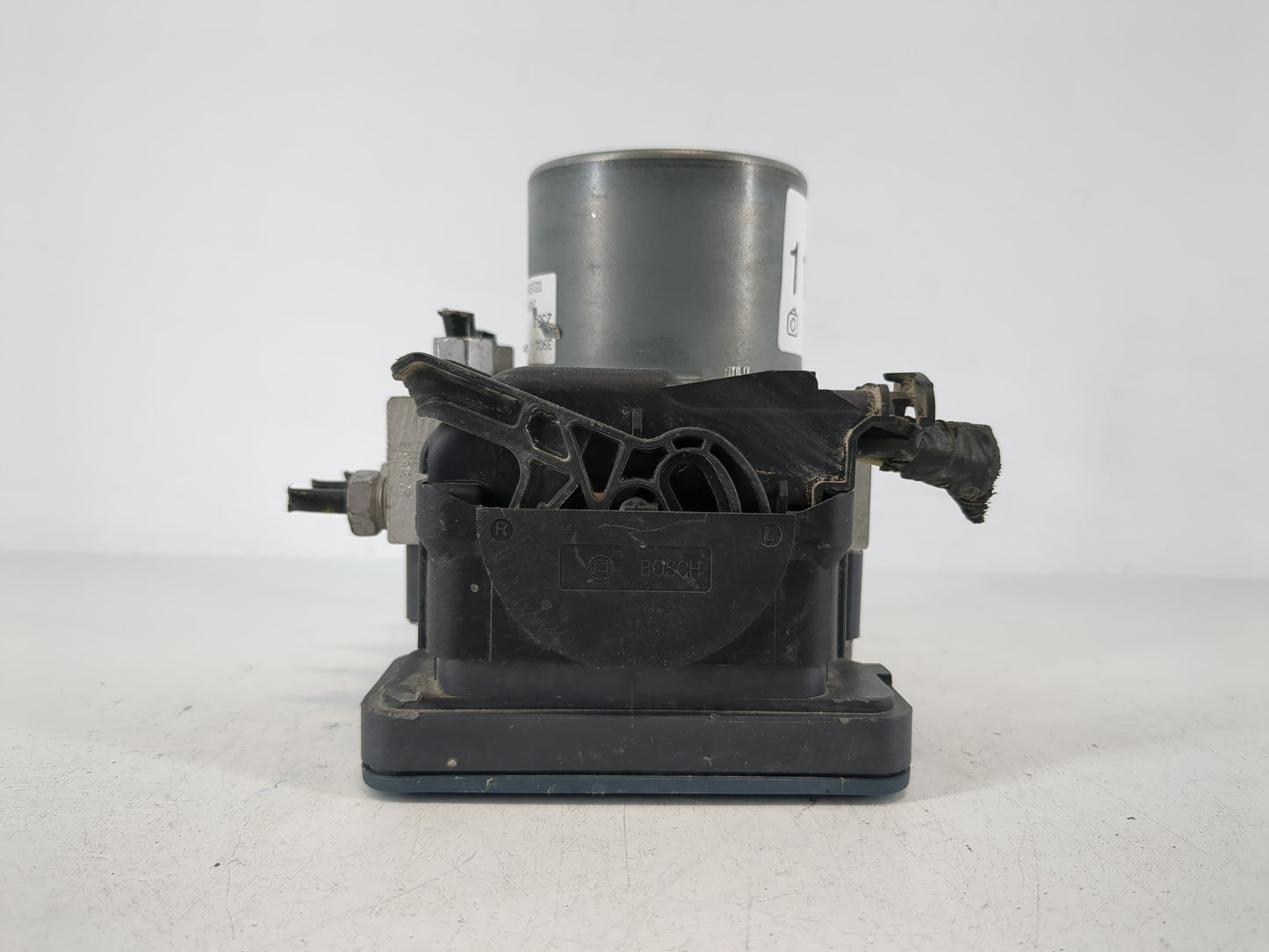2016 Chevrolet Cruze ABS Pump Control Module Replacement P/N:39042384 Fits OEM Used Auto Parts - Oemusedautoparts1.com