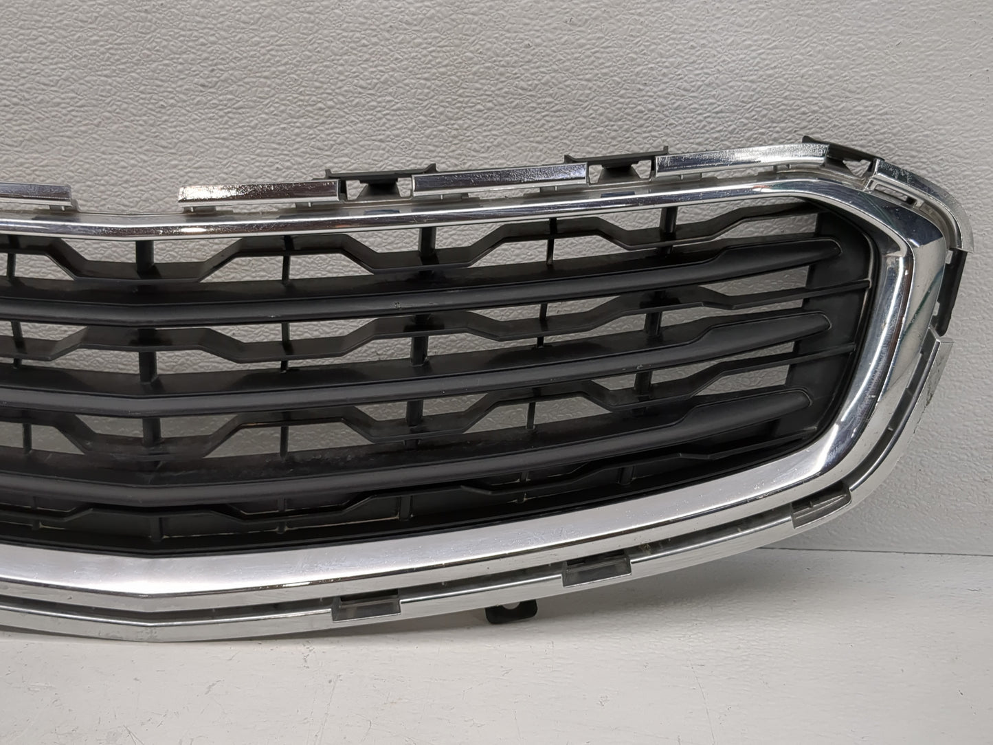 2016-2018 Chevrolet Cruze Front Grille Bumper Not Included - Oemusedautoparts1.com