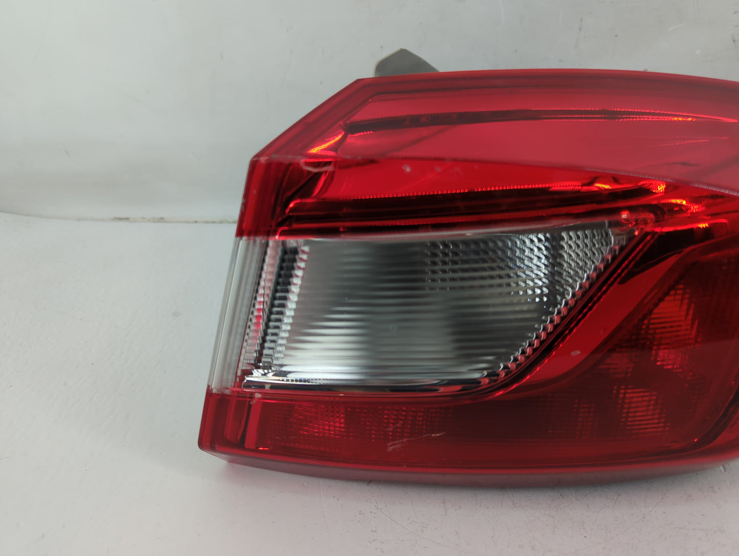 2016-2017 Chevrolet Cruze Tail Light Assembly Passenger Right OEM P/N:84078119 Fits Fits 2016 2017 OEM Used Auto Parts - Oem