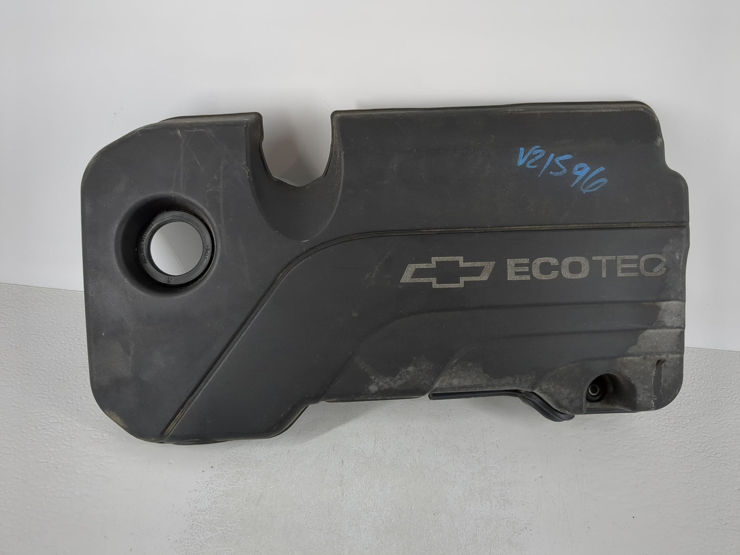 2016 Chevrolet Cruze Engine Cover - Oemusedautoparts1.com