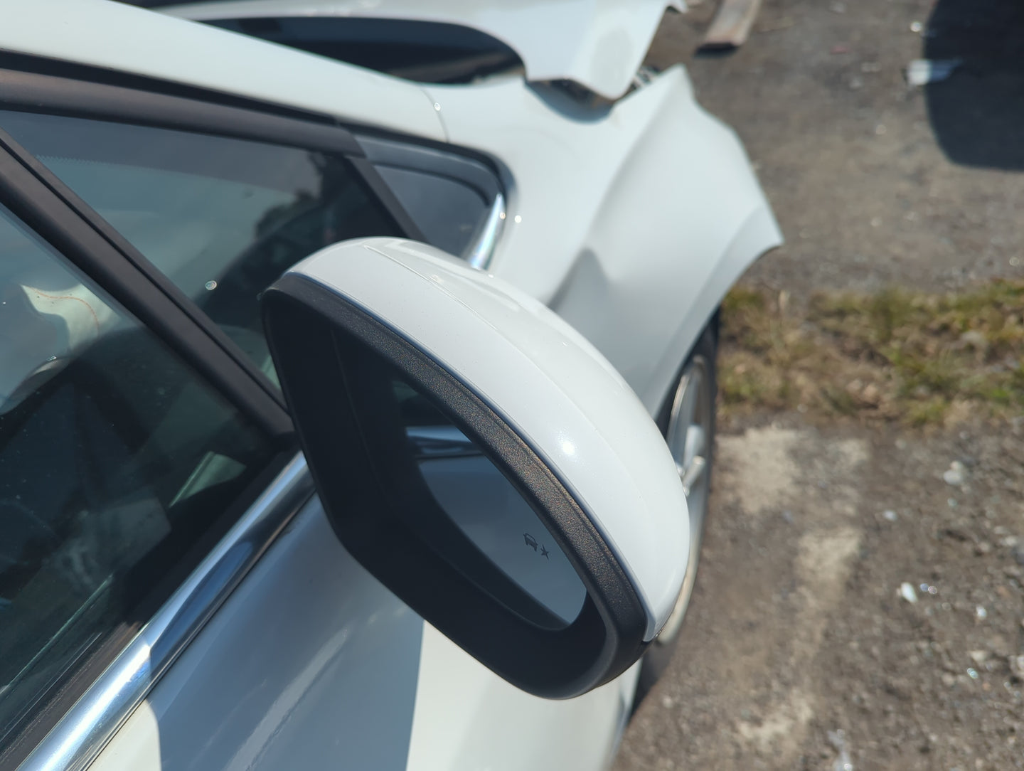 2016-2019 Chevrolet Cruze Passenger Side View Mirror - Right Door Mirror OEM Used - Oemusedautoparts1.com