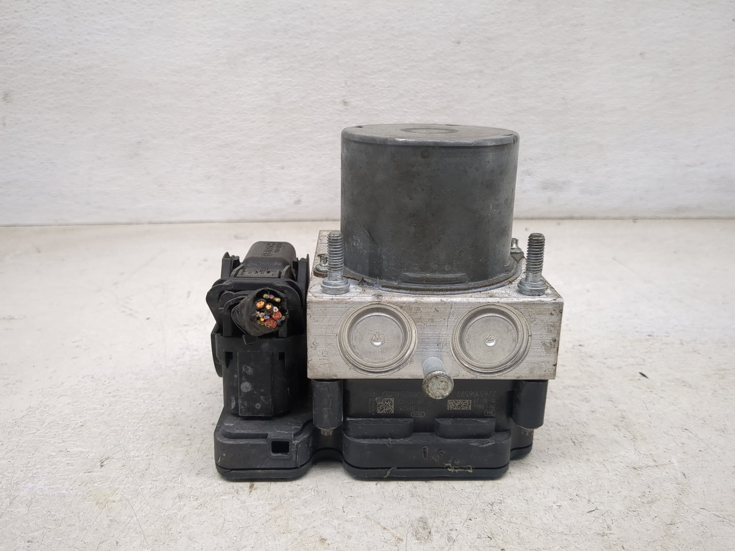 2016 Chevrolet Cruze ABS Pump Control Module Replacement P/N:065055766 Fits OEM Used Auto Parts - Oemusedautoparts1.com