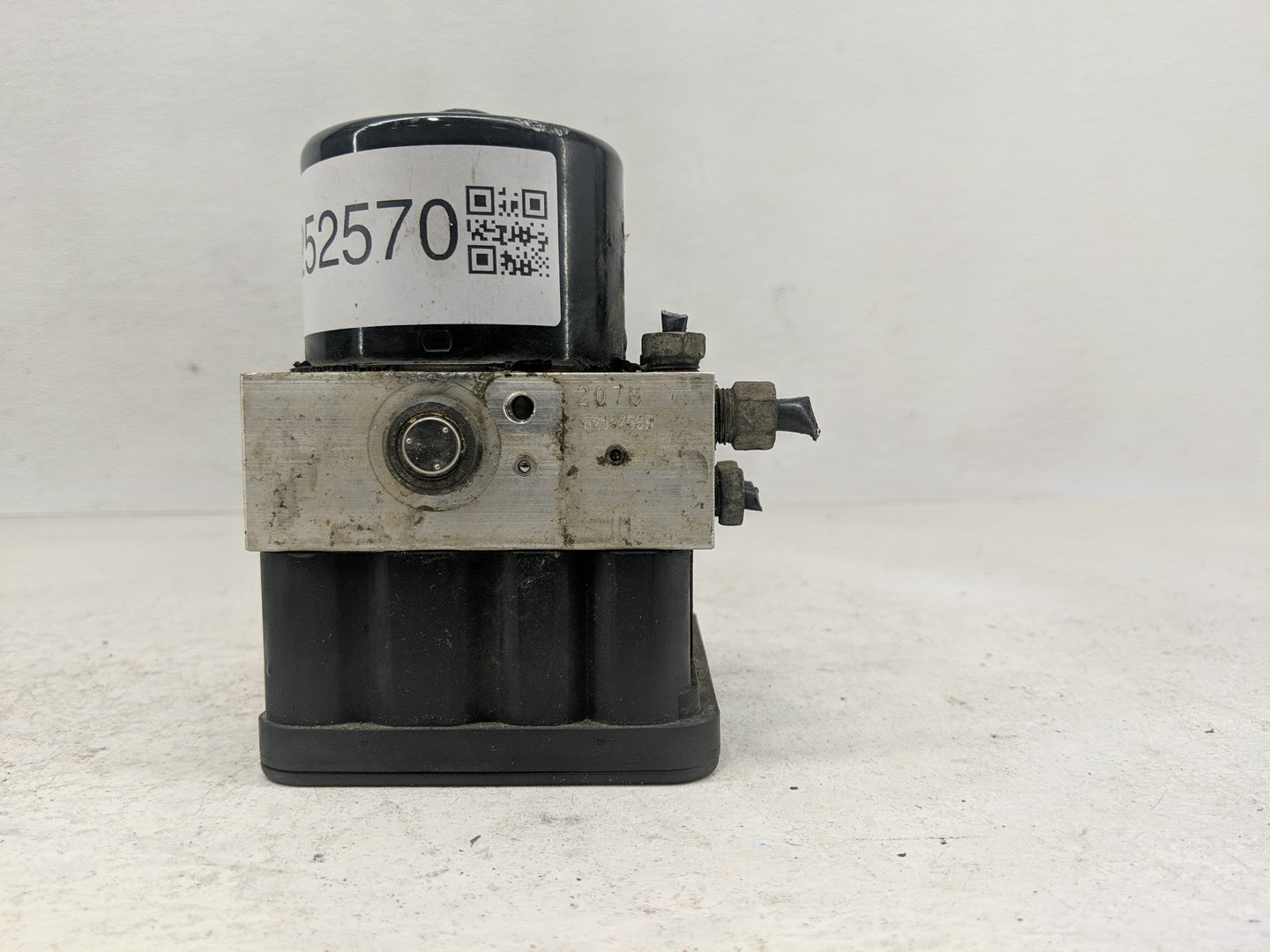 2016 Chevrolet Cruze ABS Pump Control Module Replacement P/N:13434670 Fits OEM Used Auto Parts - Oemusedautoparts1.com