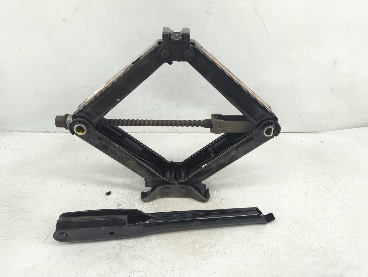 2016 Chevrolet Cruze Spare Scissor Car Jack - Oemusedautoparts1.com