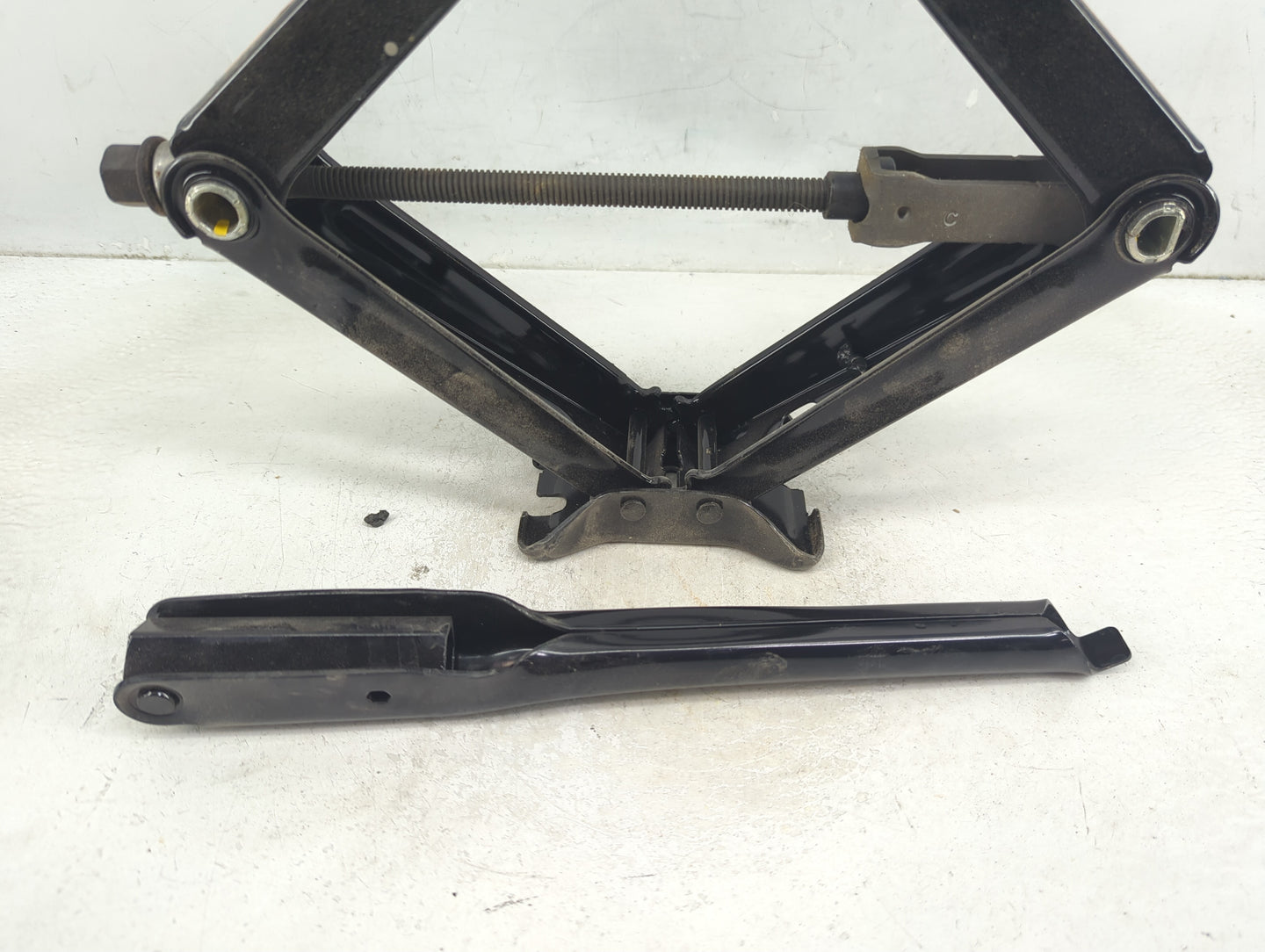2016 Chevrolet Cruze Spare Scissor Car Jack - Oemusedautoparts1.com