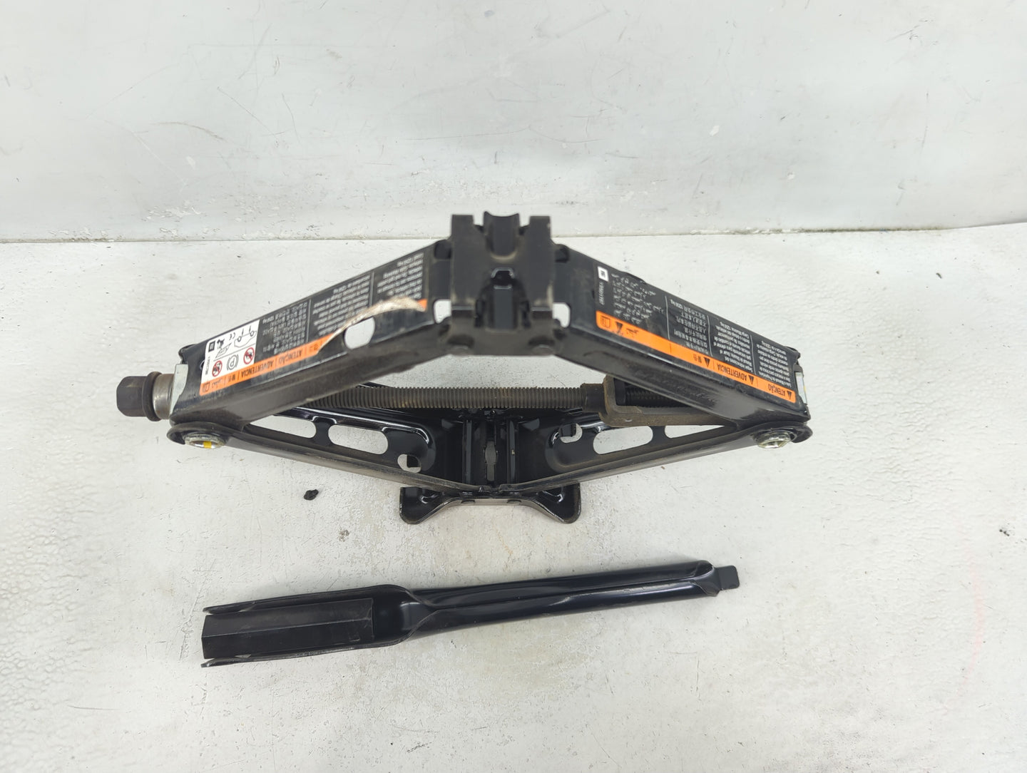 2016 Chevrolet Cruze Spare Scissor Car Jack - Oemusedautoparts1.com