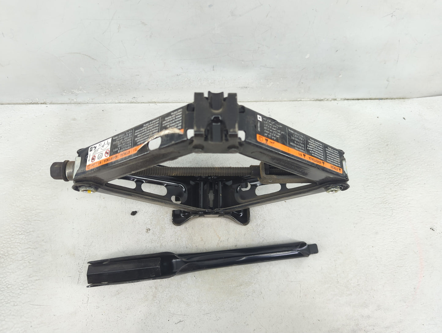 2016 Chevrolet Cruze Spare Scissor Car Jack - Oemusedautoparts1.com