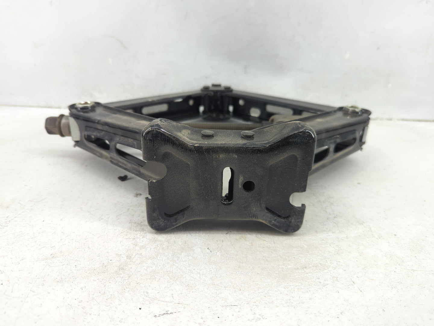 2016 Chevrolet Cruze Spare Scissor Car Jack - Oemusedautoparts1.com