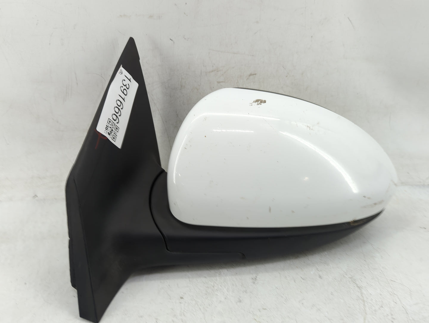 2016-2019 Chevrolet Cruze Driver Side View Mirror - Left Door Mirror OEM Used - Oemusedautoparts1.com