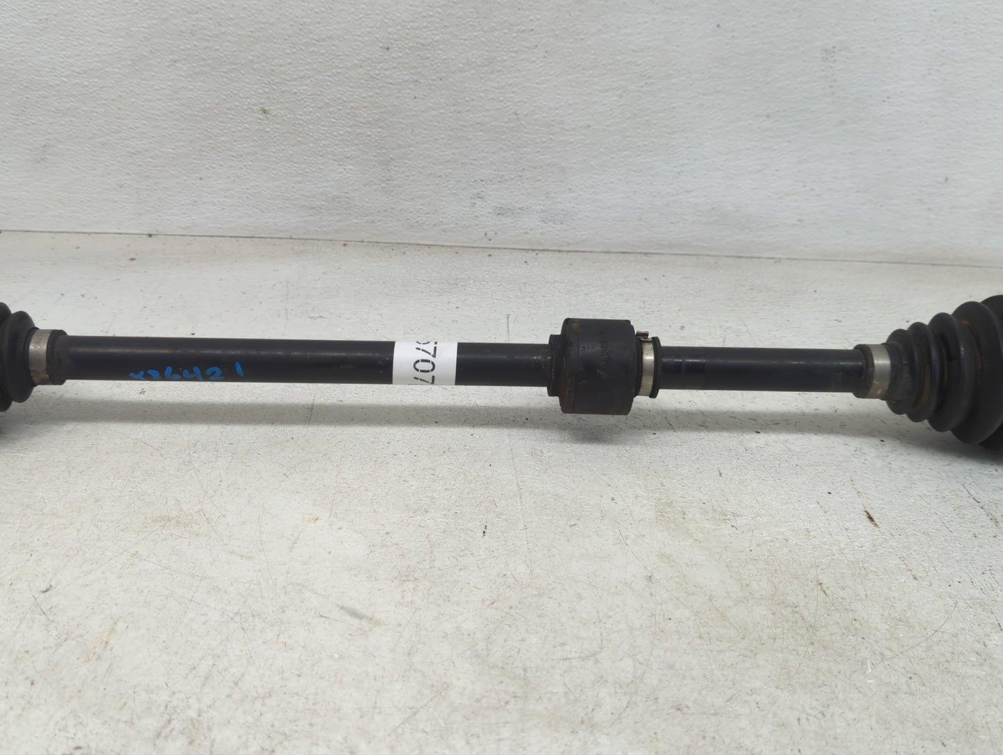 2013-2016 Chevrolet Cruze Axle Shaft Front Passenger Cv C/v - Oemusedautoparts1.com