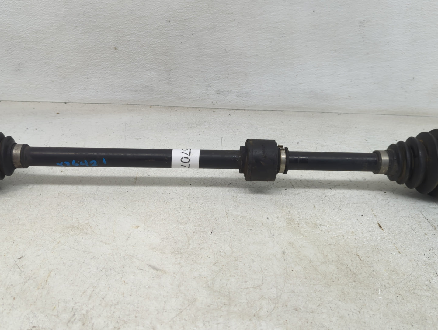 2013-2016 Chevrolet Cruze Axle Shaft Front Passenger Cv C/v - Oemusedautoparts1.com