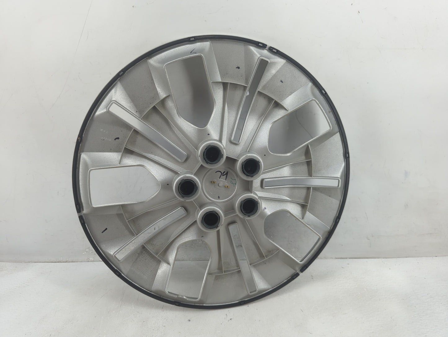 2016 Chevrolet Cruze Driver Front Wheel Hub Oem 1415873 - Oemusedautoparts1.com