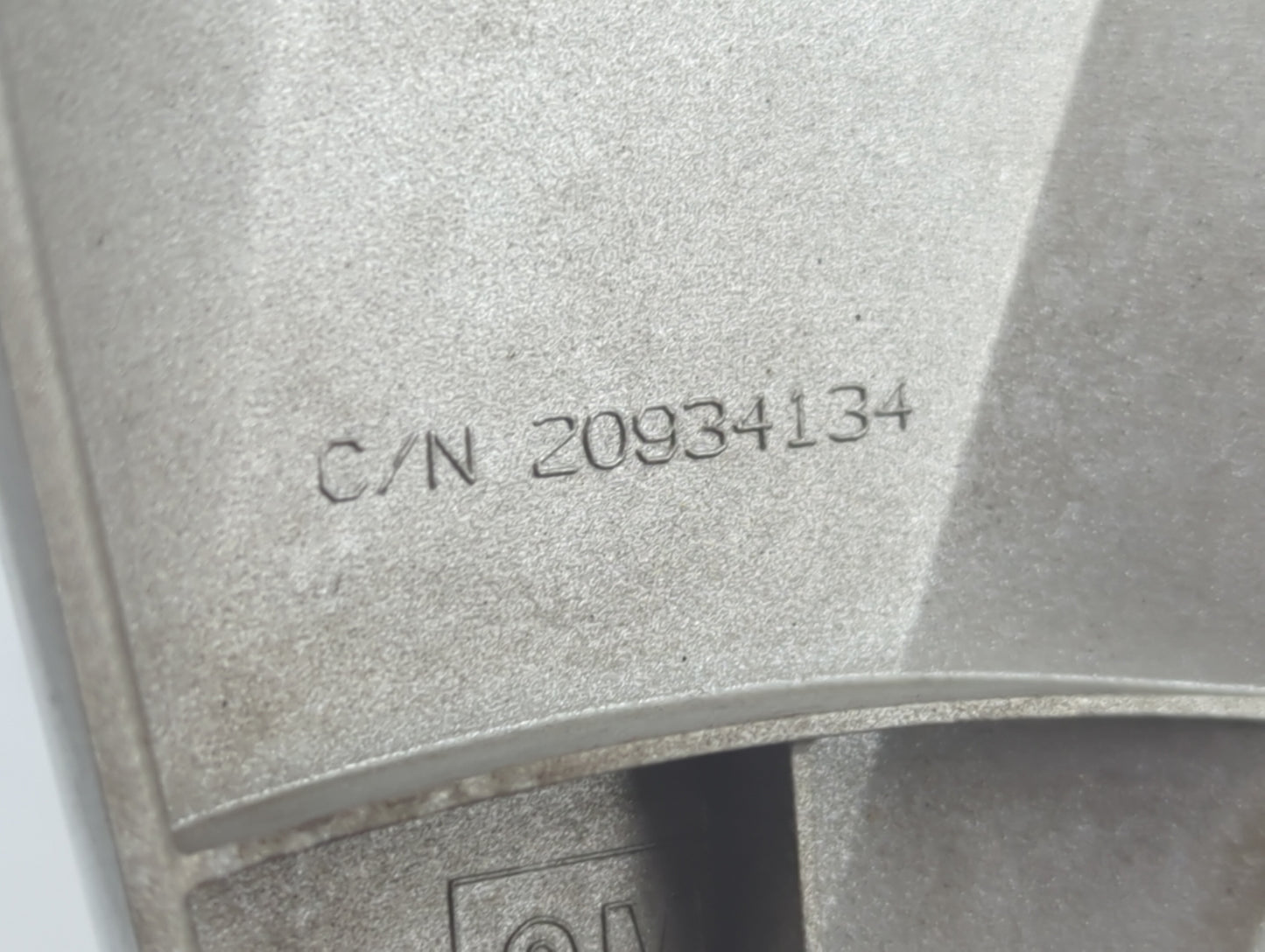 2016 Chevrolet Cruze Driver Front Wheel Hub Oem 1415874 - Oemusedautoparts1.com