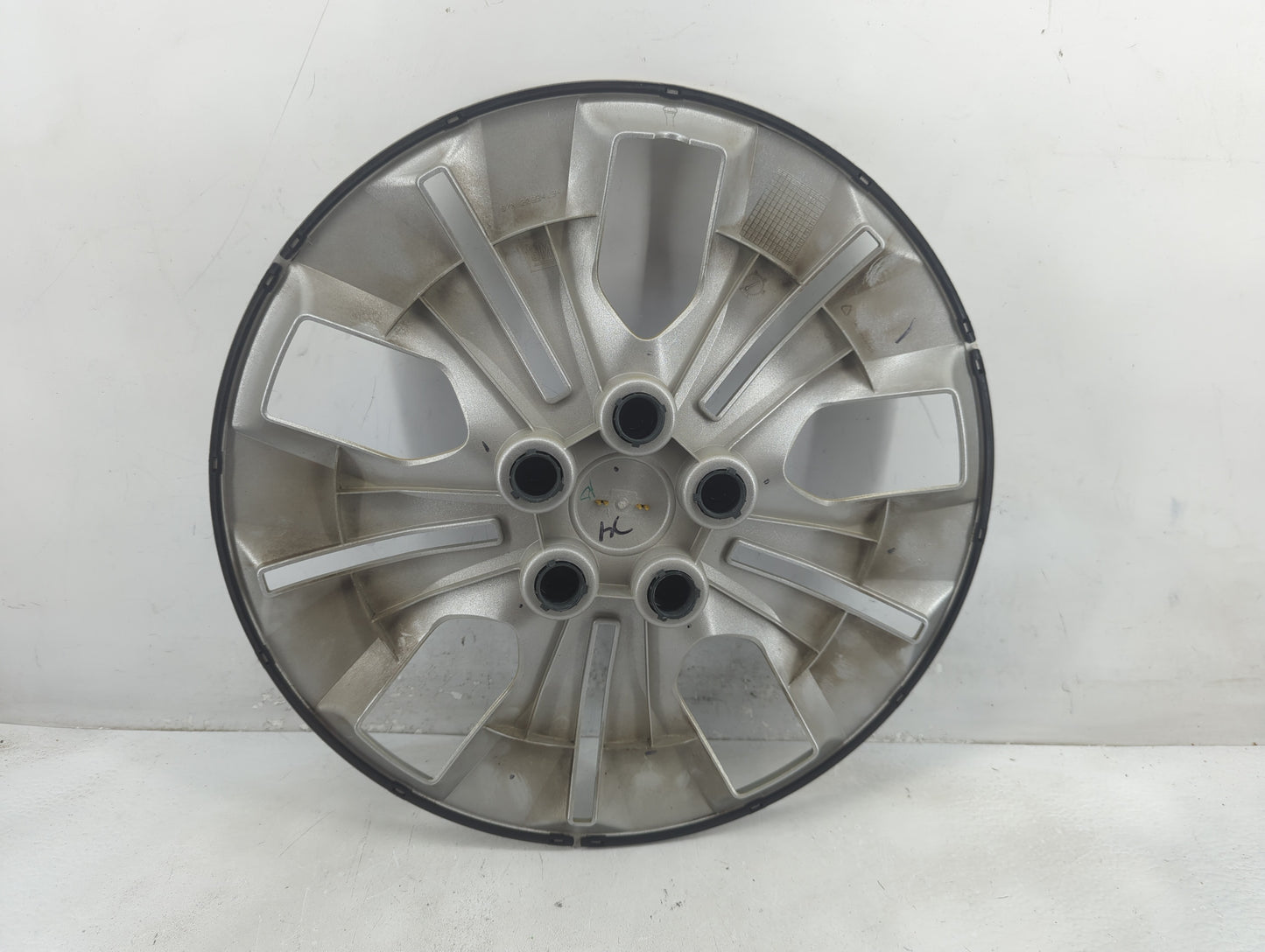 2016 Chevrolet Cruze Driver Front Wheel Hub Oem 1415875 - Oemusedautoparts1.com