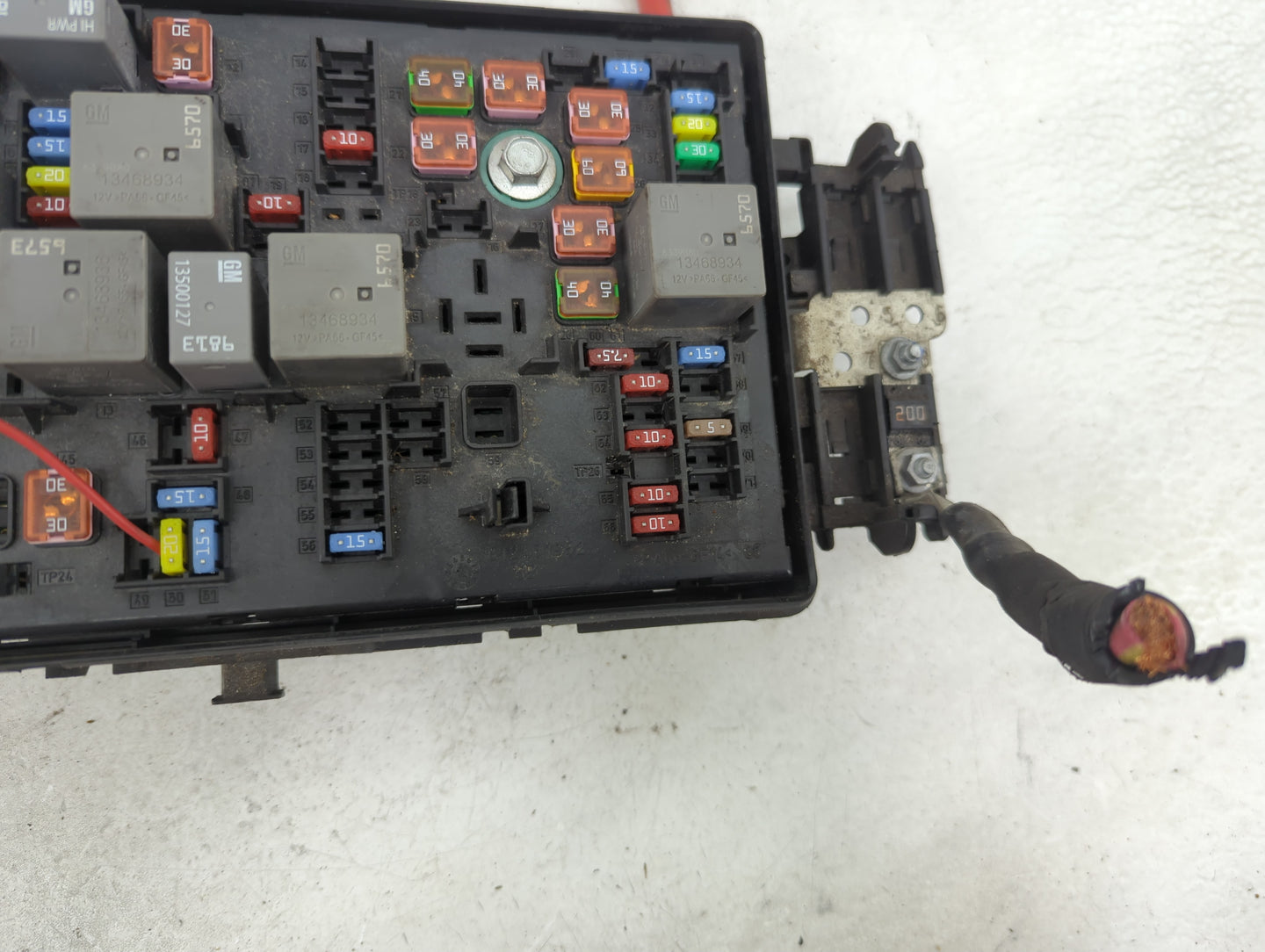 2015-2016 Chevrolet Cruze Fusebox Fuse Box Panel Relay Module P/N:812461952 13 255 300 Fits Fits 2015 2016 OEM Used Auto Par