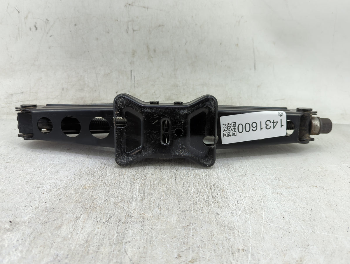 2016 Chevrolet Cruze Spare Scissor Car Jack 1431600 - Oemusedautoparts1.com