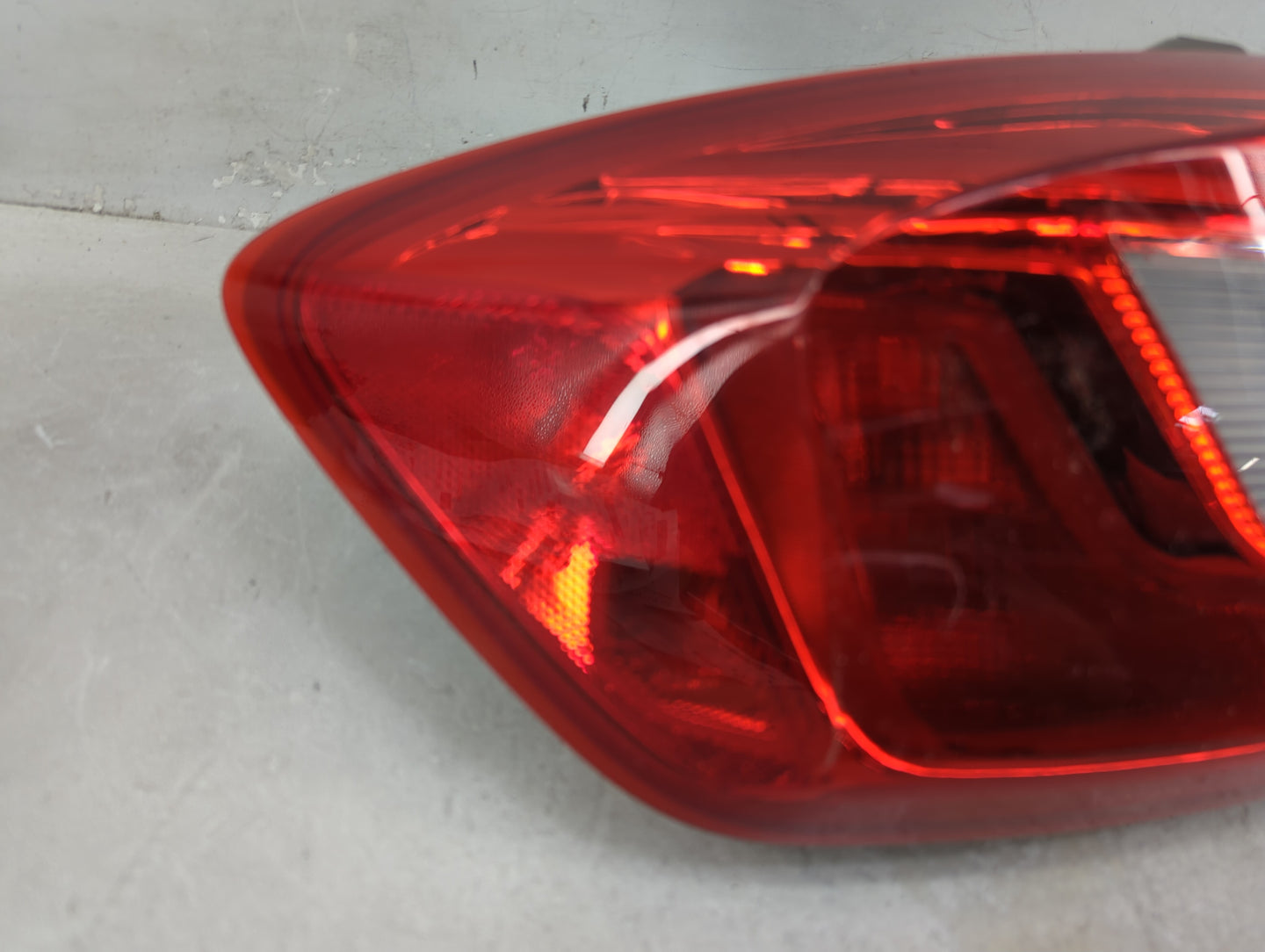 2016 Chevrolet Cruze Tail Light Assembly Passenger Right OEM P/N:84078120 Fits OEM Used Auto Parts - Oemusedautoparts1.com