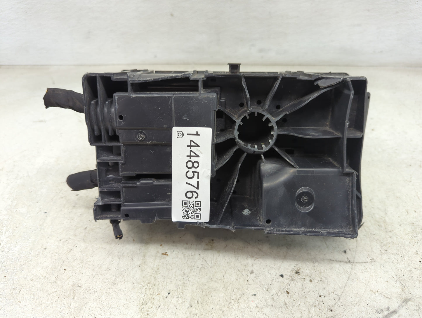 2015-2016 Chevrolet Cruze Fusebox Fuse Box Panel Relay Module P/N:94552220 Fits Fits 2015 2016 OEM Used Auto Parts - Oemused