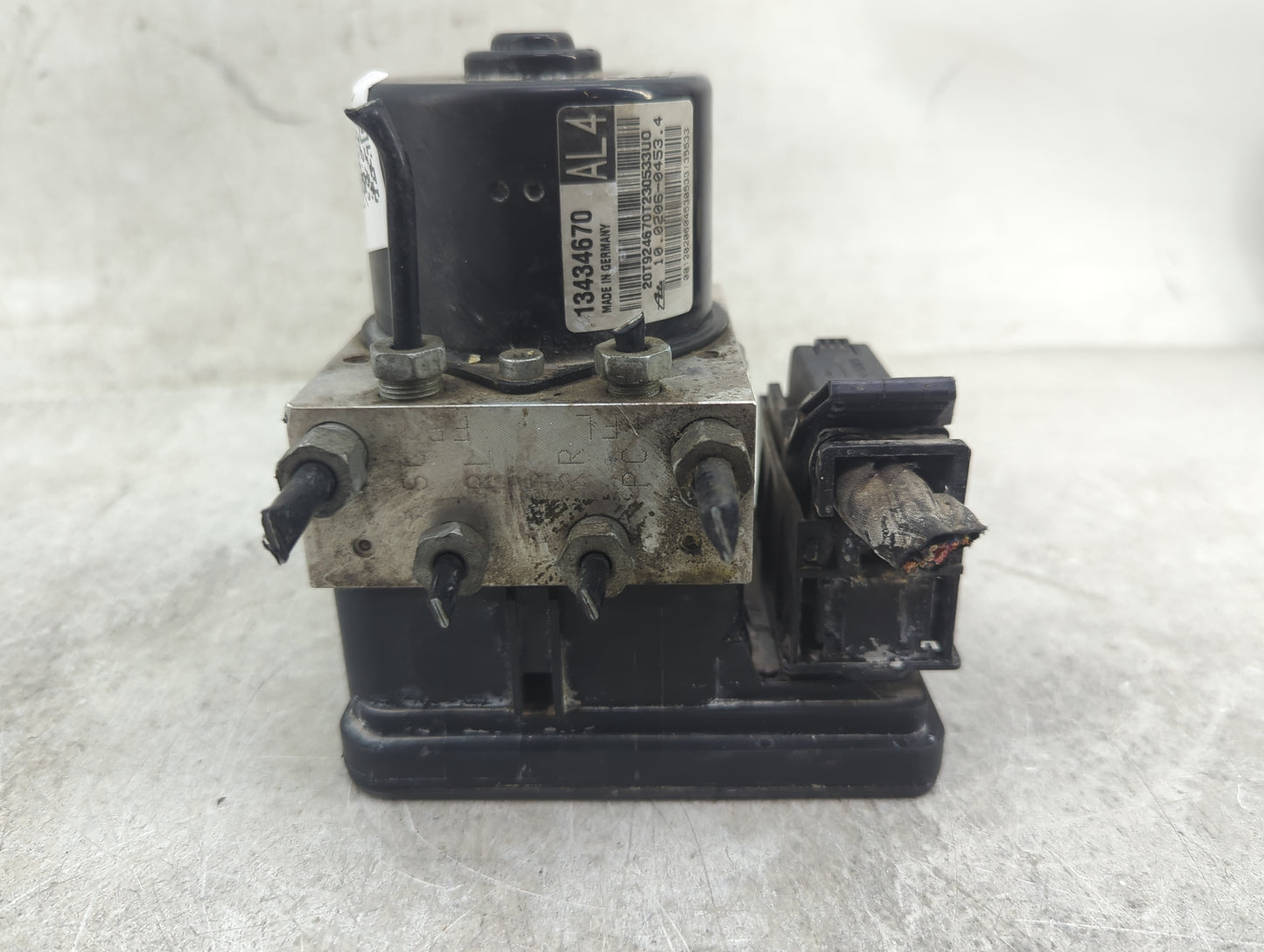 2016 Chevrolet Cruze ABS Pump Control Module Replacement P/N:13434670 Fits OEM Used Auto Parts - Oemusedautoparts1.com